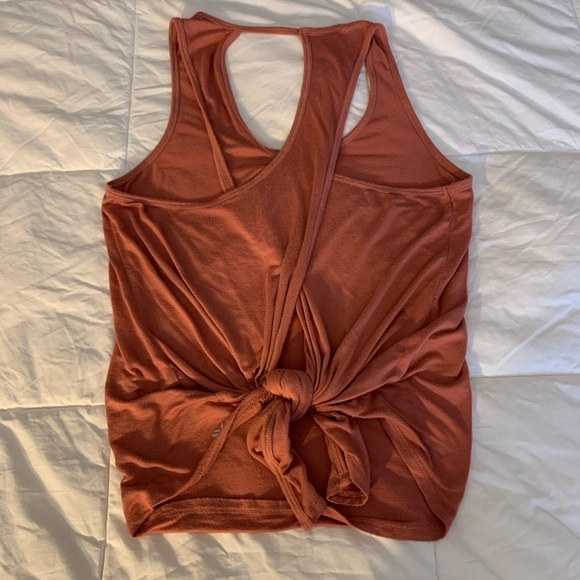 Cross Cross Knotted Back Tank Top - Picture 2 of 4